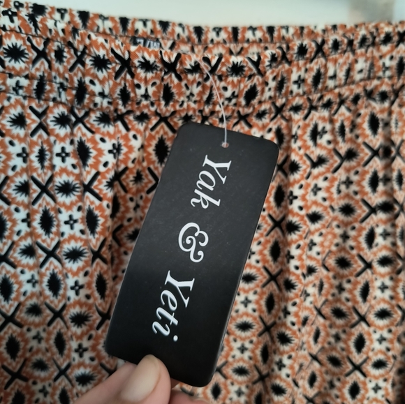 NWT Patterned A-line midi skirt - Picture 10 of 10